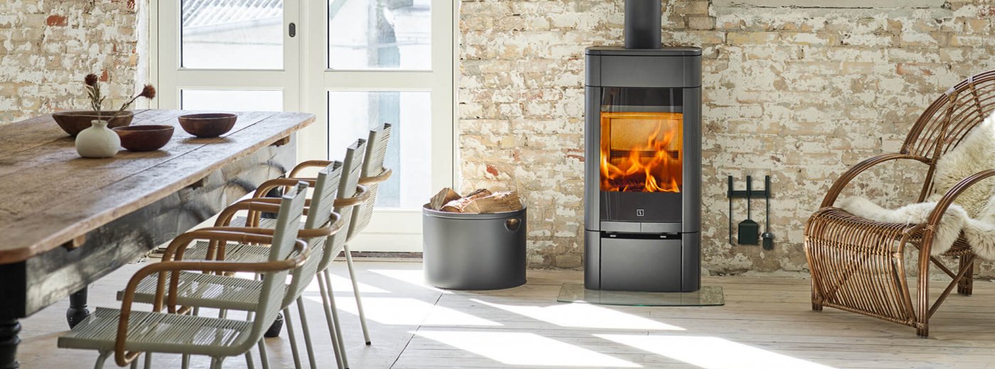 Scan 65-1 in Scandinavisch interieur voor een lichte bakstenen muur